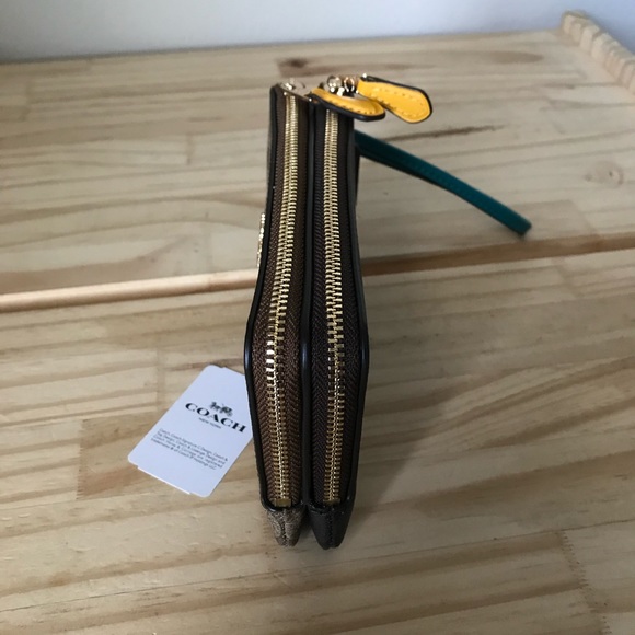 Coach double zip wristlet🎈🎈 - Picture 5 of 8